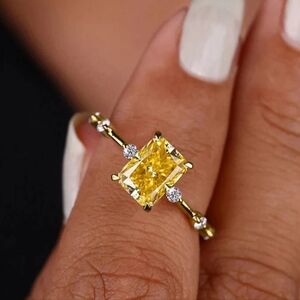 Yellow Cubic Zirconia ring size 6 NWT